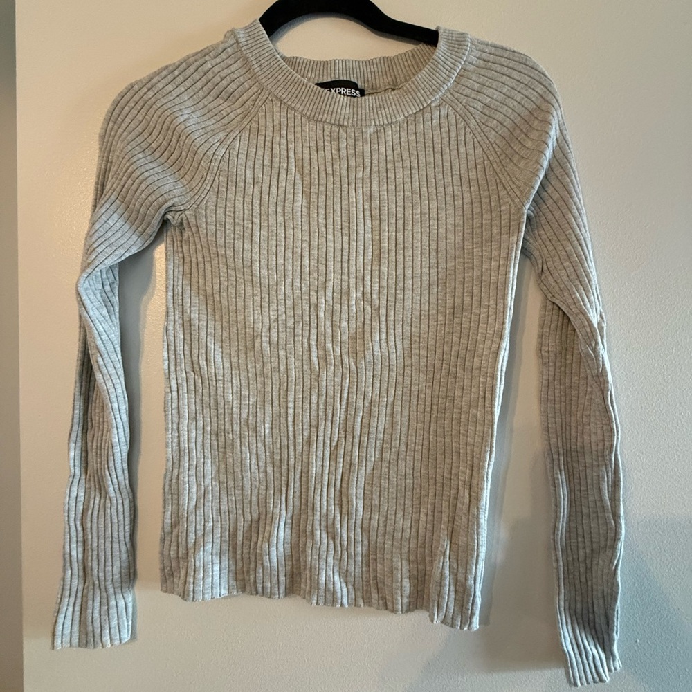 Ribbed grey sweater